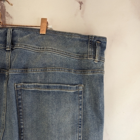 Lane Bryant Jeans Womens 26 Light Wash Denim High Rise Distressed Boyfriend Crop - Picture 10 of 11